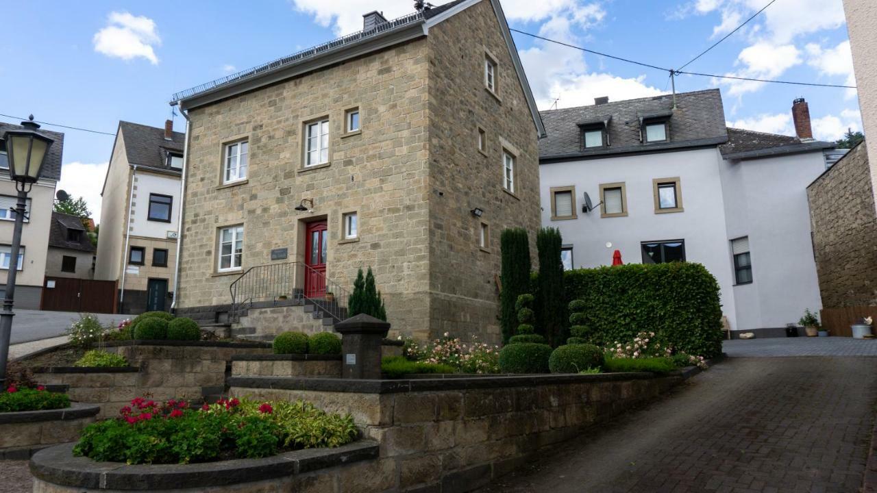 Ferienhaus Alte Schule Volkesfeld エクステリア 写真